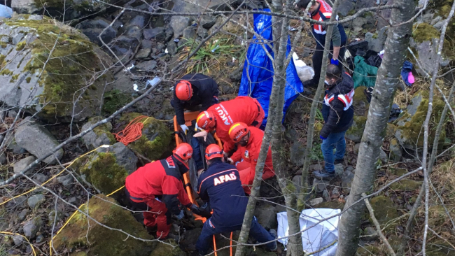Rize'de kamyonet dereye uçtu: 1 ölü, 4 yaralı